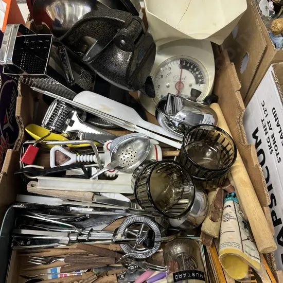 Box Lot Retro Kitchenware, Scales, Juicer Etc