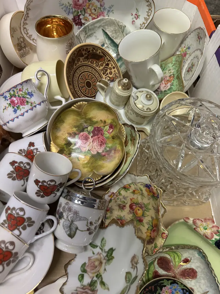 Box Lot - China & Crystal Items (Some AF) Image 1++