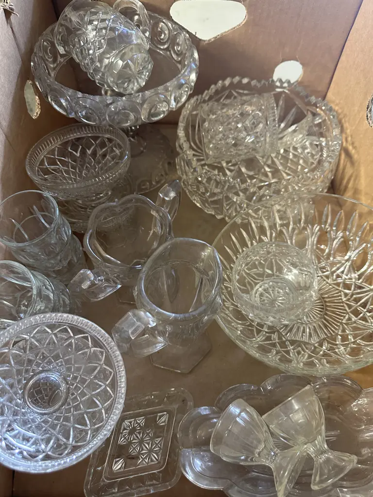Selection of Art Deco Glassware & Crystal Items Image 1++
