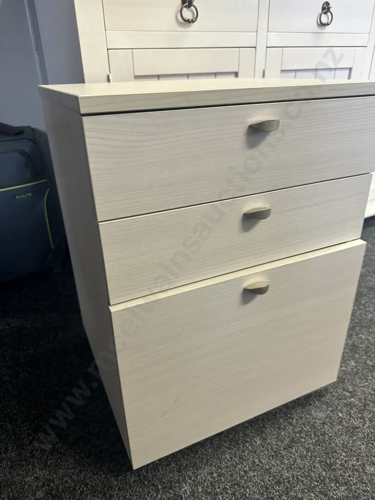 Cream Oak Look 3 Drawer Filing Cabinet H63,W47,D46cm. Image 1++