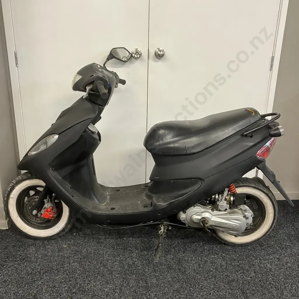 SYM DD50 Motor Scooter, No Key (sold as-is) Image 1++