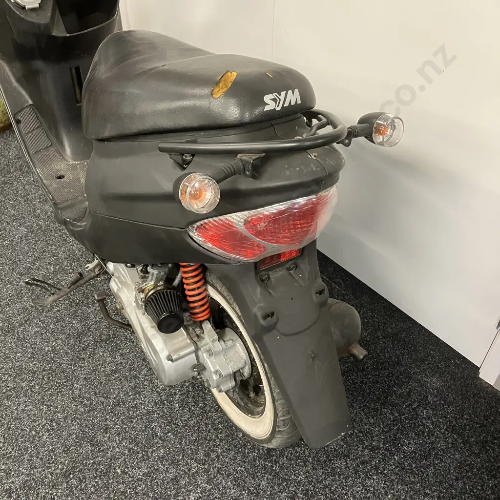 SYM DD50 Motor Scooter, No Key (sold as-is) Image 1++