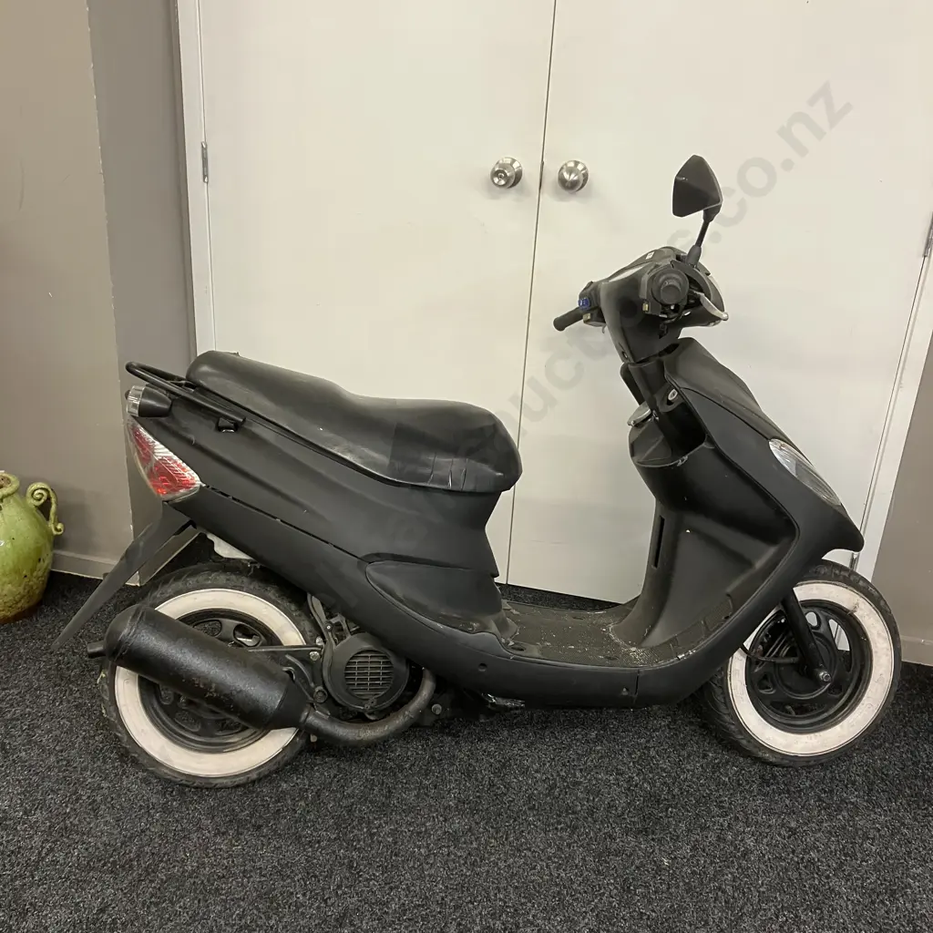 SYM DD50 Motor Scooter, No Key (sold as-is) Image 1++