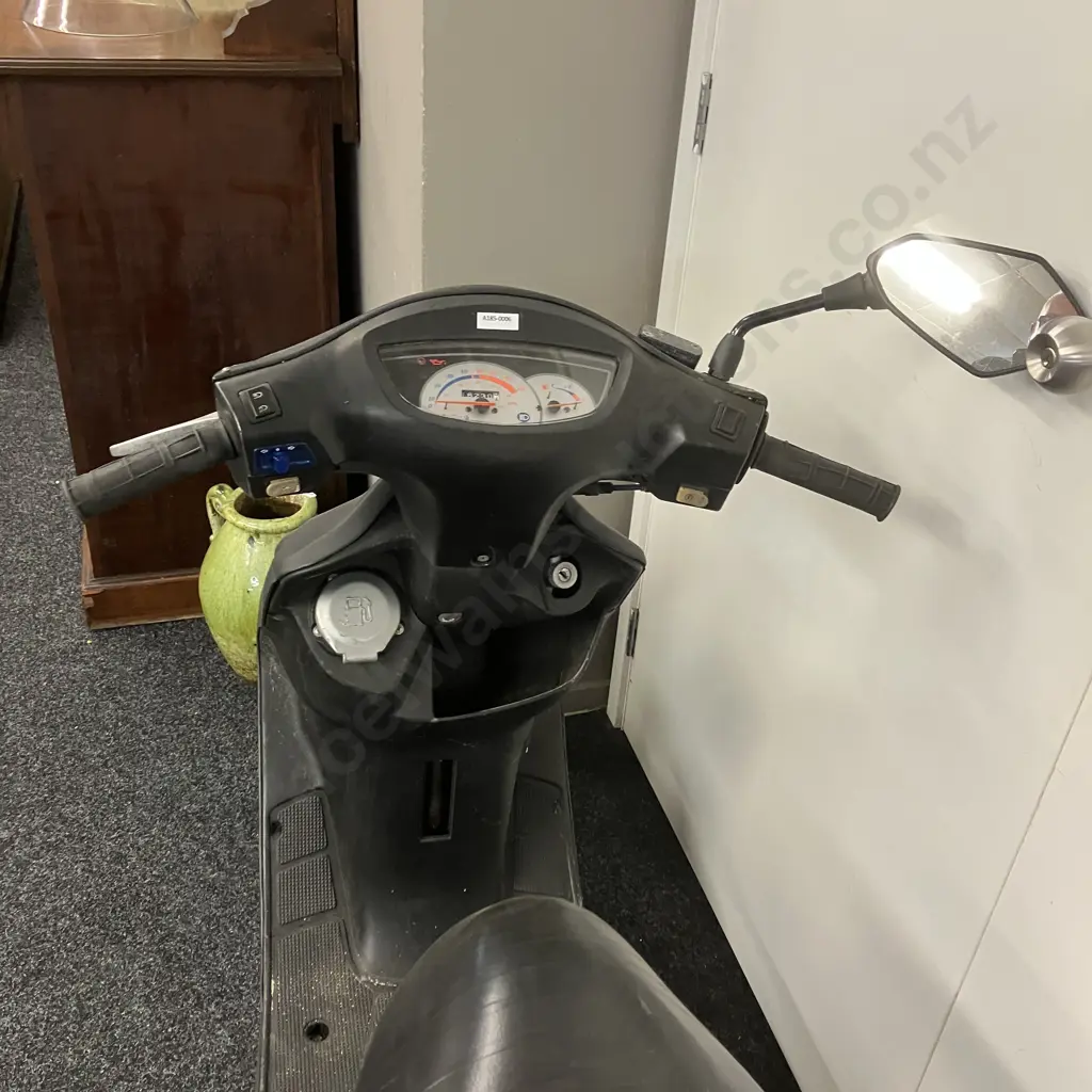 SYM DD50 Motor Scooter, No Key (sold as-is) Image 1++