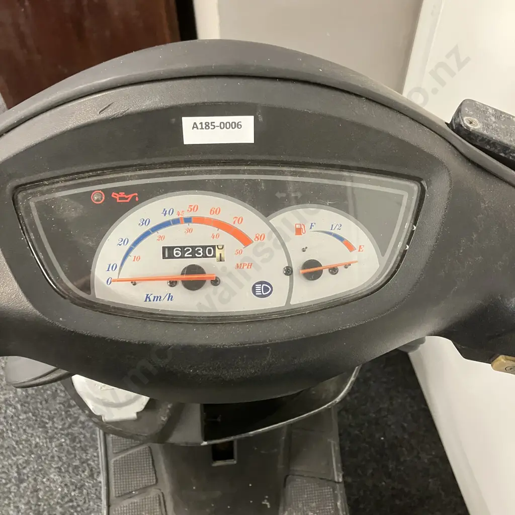 SYM DD50 Motor Scooter, No Key (sold as-is) Image 1++