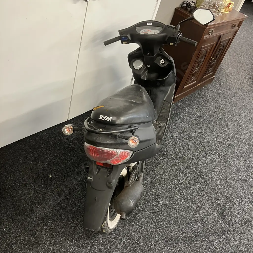 SYM DD50 Motor Scooter, No Key (sold as-is) Image 1++