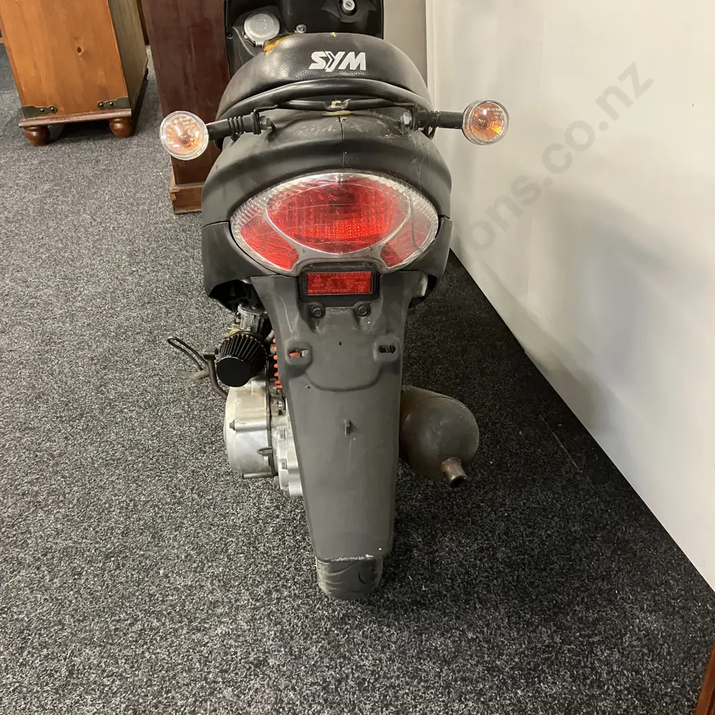 SYM DD50 Motor Scooter, No Key (sold as-is) Image 1++