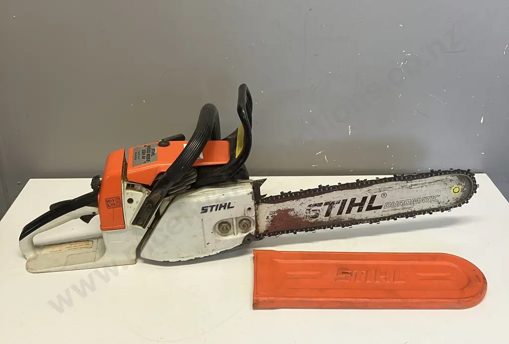 STIHL 024 AV Electronic Quickstop Wood Boss Chainsaw Image 1++