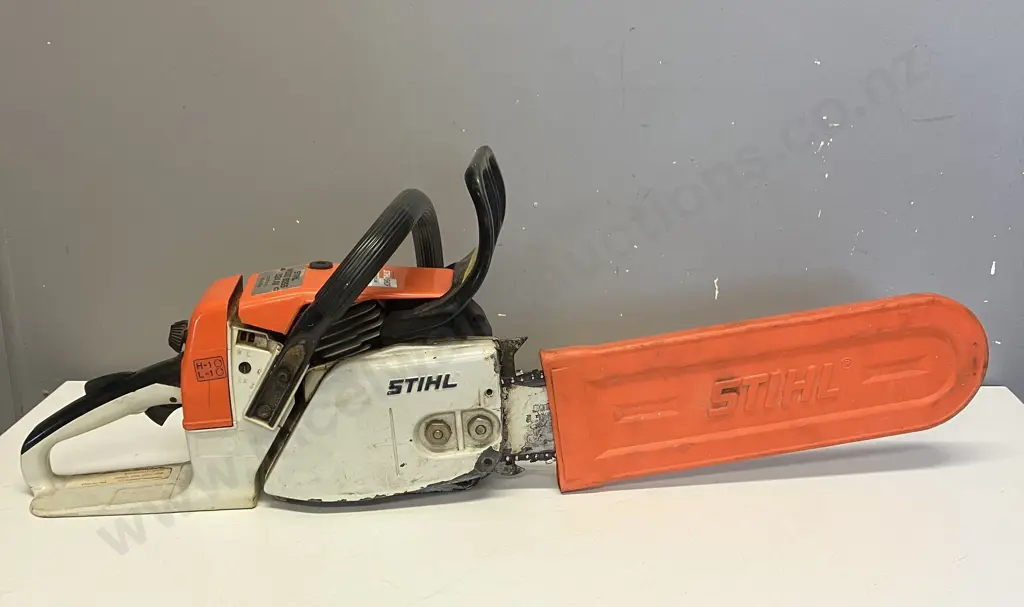 STIHL 024 AV Electronic Quickstop Wood Boss Chainsaw Image 1++