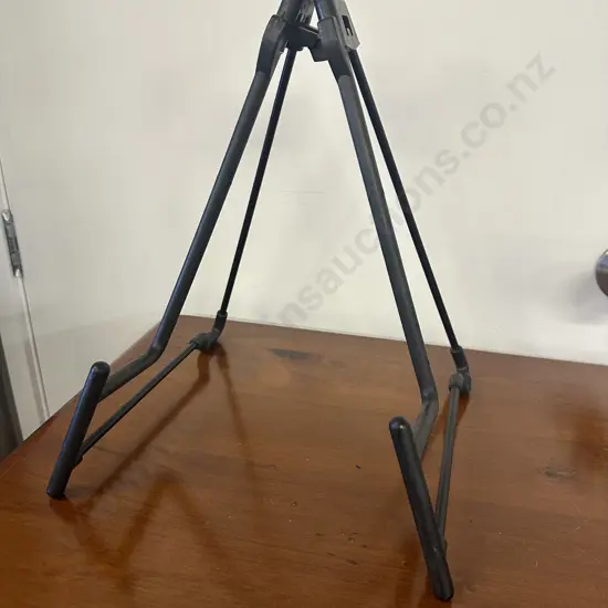 Black Fold Up Rock Stand H34cm.
