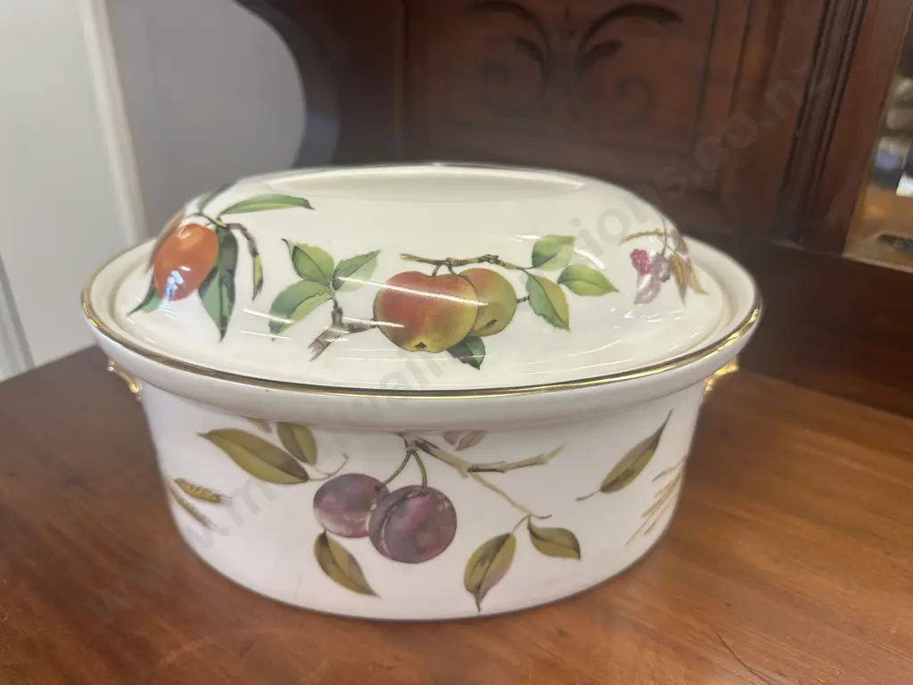 Royal Worcester 'Evesham' Gold Oval Flat Hand Lidded Casserole Dish, Shape 24, Size 4 Image 1++