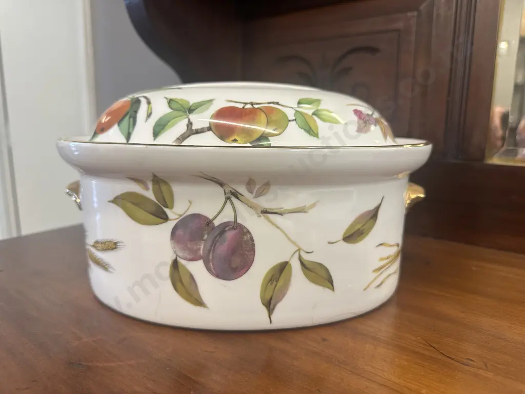 Royal Worcester 'Evesham' Gold Oval Flat Hand Lidded Casserole Dish, Shape 24, Size 4 Image 1++