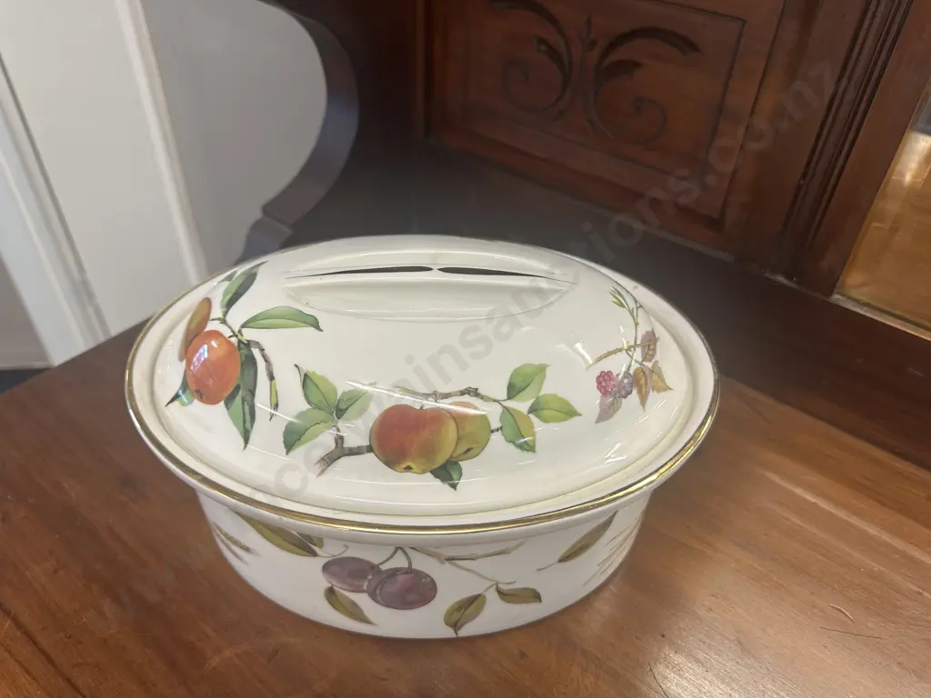 Royal Worcester 'Evesham' Gold Oval Flat Hand Lidded Casserole Dish, Shape 24, Size 4 Image 1++
