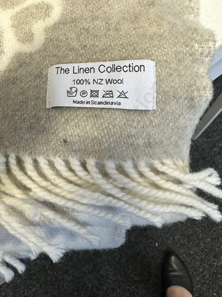The Linen Collection 100% Wool Throw Made In Scandinava Image 1++