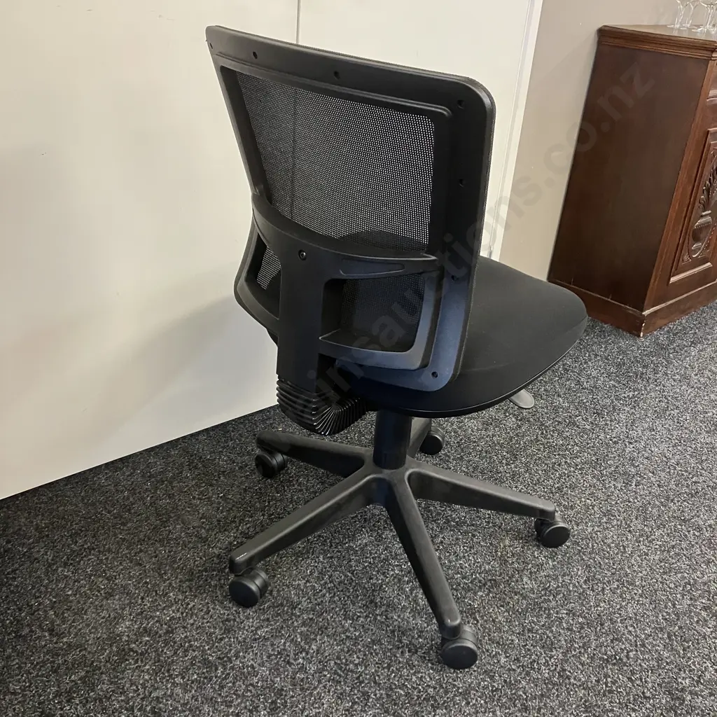 Buroseating Desk Chair - Buro Metro II Connect Black Image 1++