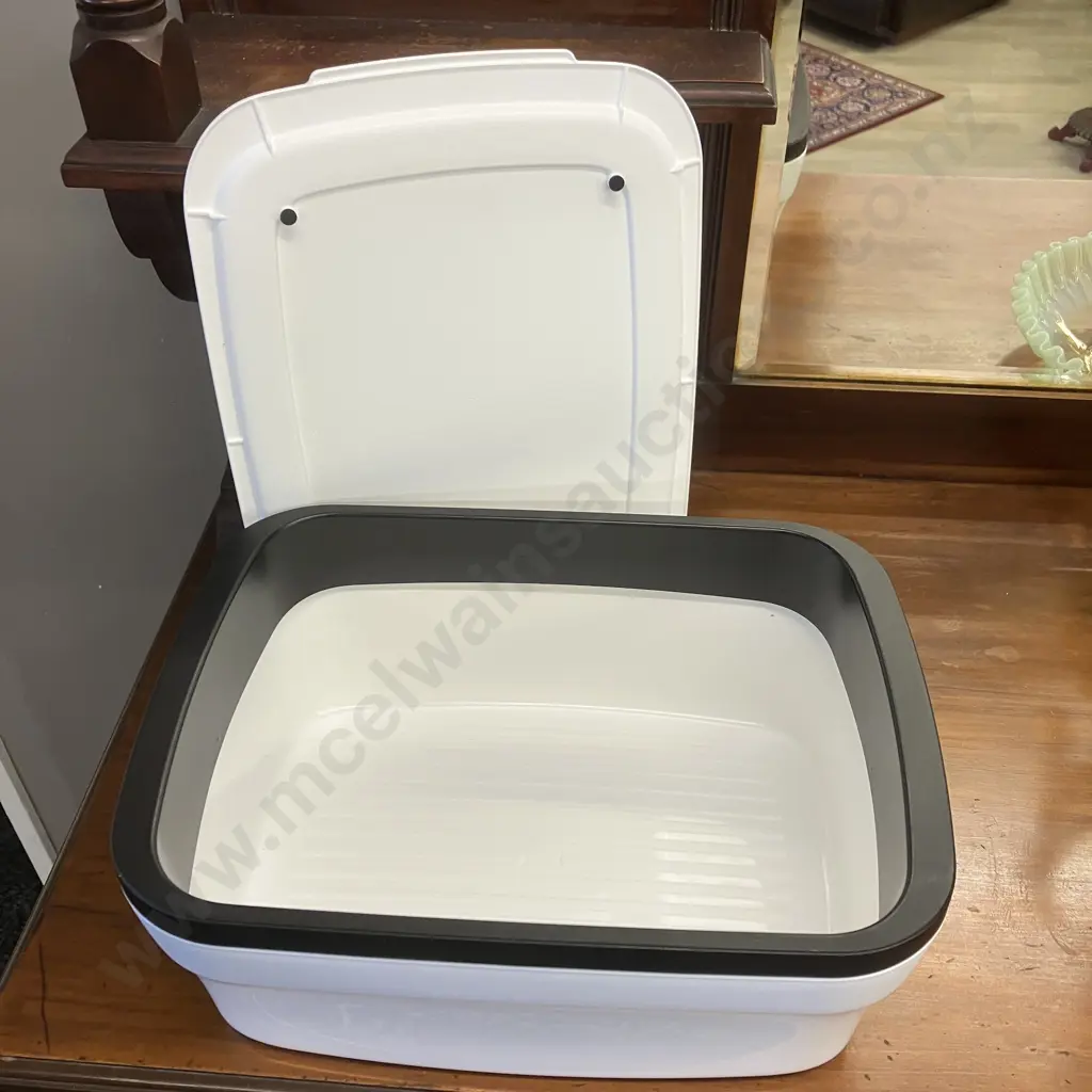 BreadSmart by Tupperware - Large. H15.5 W38 D26.5cm Image 1++