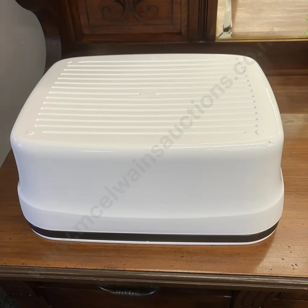 BreadSmart by Tupperware - Large. H15.5 W38 D26.5cm Image 1++
