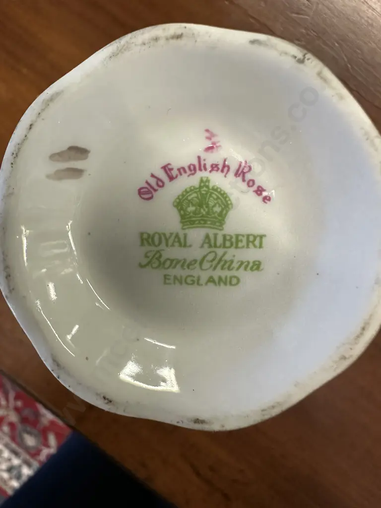 Royal Albert Old English Rose (England) 21 Piece Teaset With Cake Plate Image 1++
