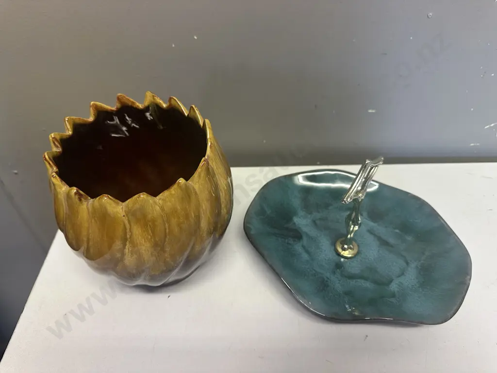 Vintage Blue Mountain Pottery Canada Harvest Gold Glaze Tulip Planter 17 x 14cm & 23cm Handled Blue Toned Serving Dish Image 1++