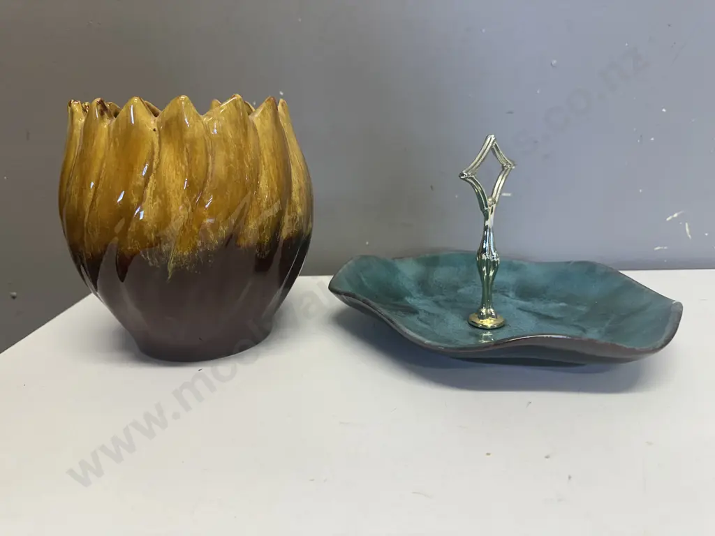 Vintage Blue Mountain Pottery Canada Harvest Gold Glaze Tulip Planter 17 x 14cm & 23cm Handled Blue Toned Serving Dish Image 1++
