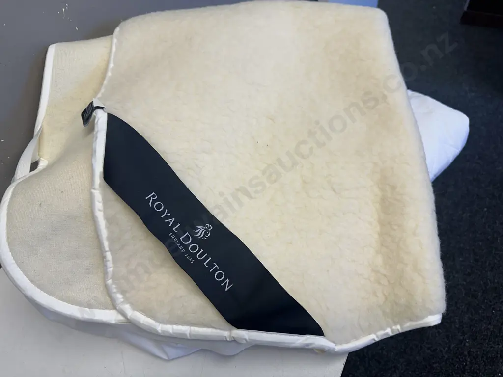 Royal Doulton Single Woolen Underlay & White Mattress Protector Image 1++