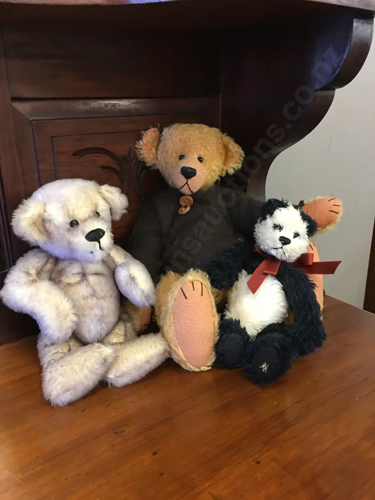 Selection Of Vintage Teddy Bears Including 'The Wright Bear', Cottage Collectibles Etc Image 1++