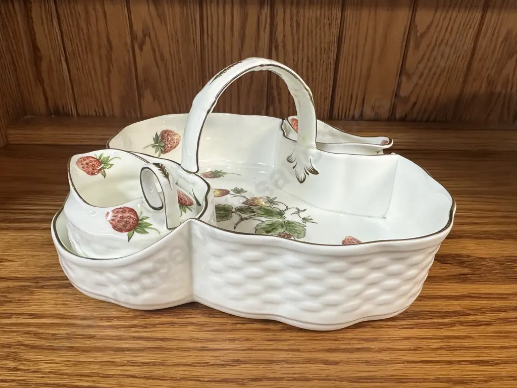 Coal Port Strawberry Tea Tray Caddy With Sugar Bowl & Creamer Image 1++