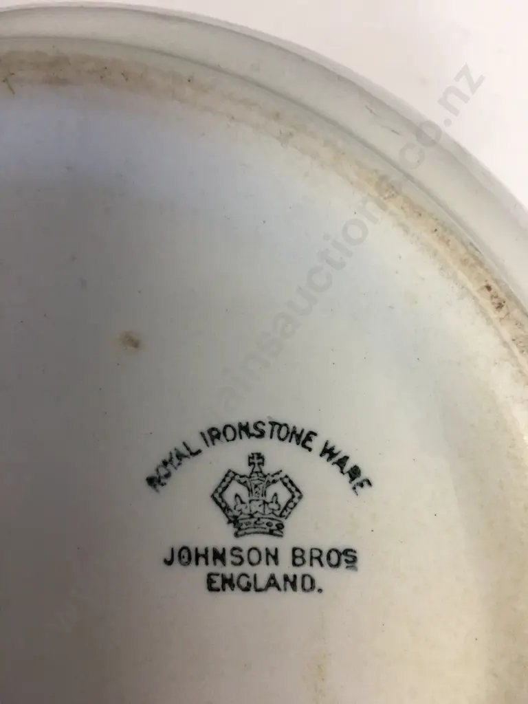 Johnson Bros White Royal Ironstone Chamber Pot. 14 x 22cm Image 1++