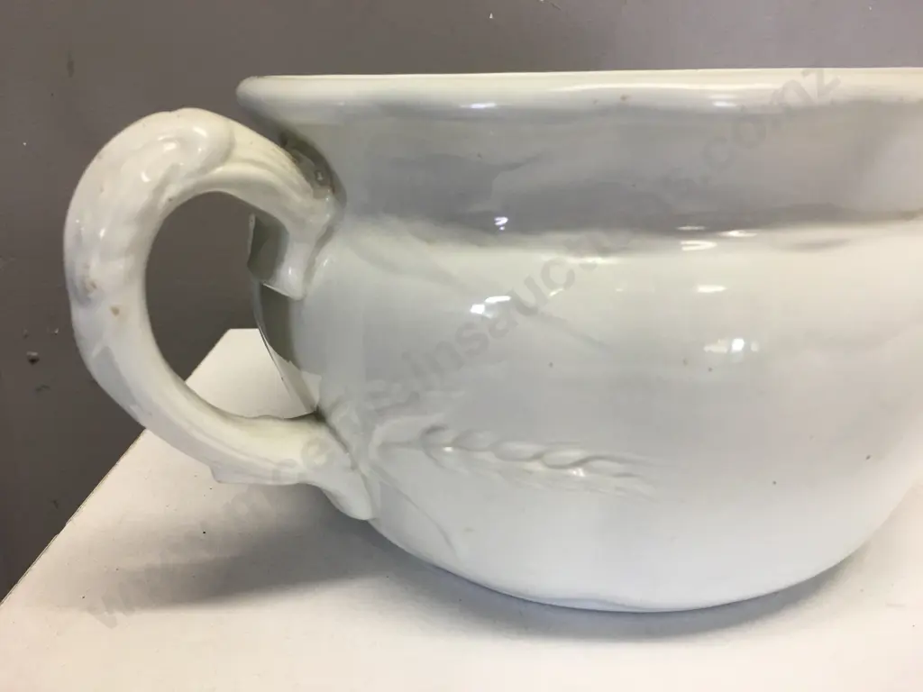 Johnson Bros White Royal Ironstone Chamber Pot. 14 x 22cm Image 1++