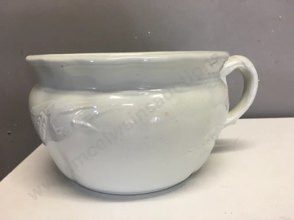 Johnson Bros White Royal Ironstone Chamber Pot. 14 x 22cm Image 1++