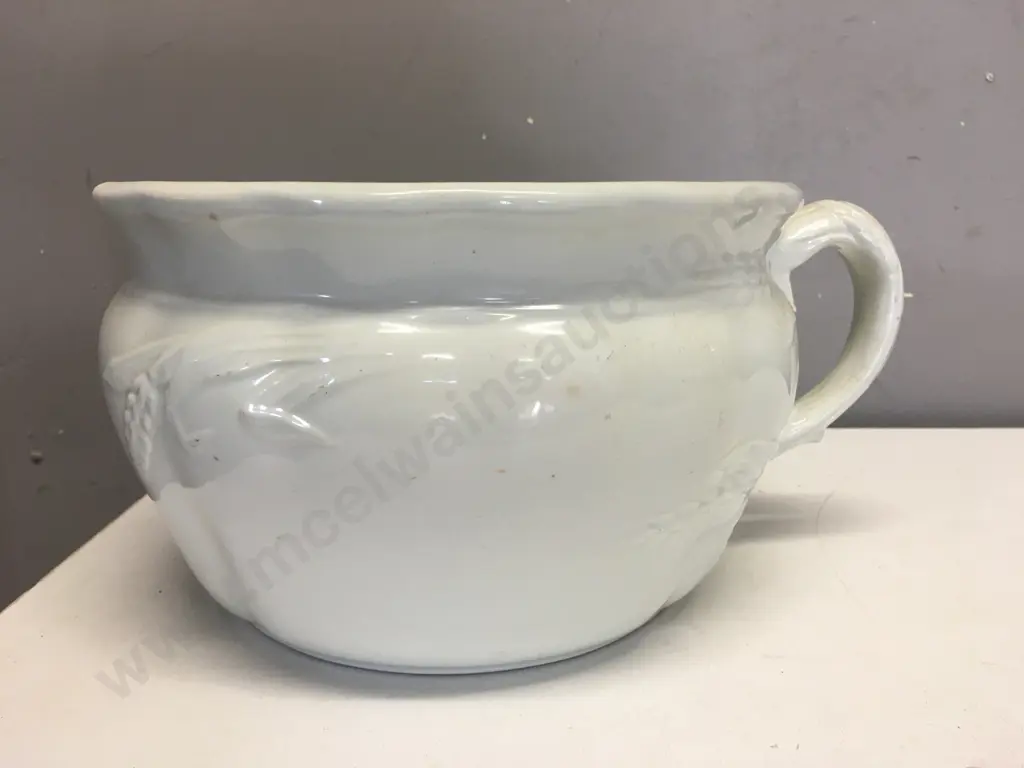 Johnson Bros White Royal Ironstone Chamber Pot. 14 x 22cm Image 1++