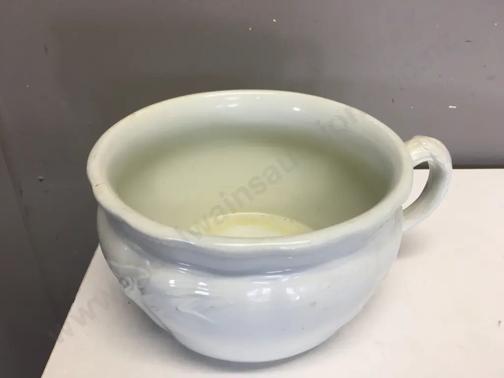 Johnson Bros White Royal Ironstone Chamber Pot. 14 x 22cm Image 1++