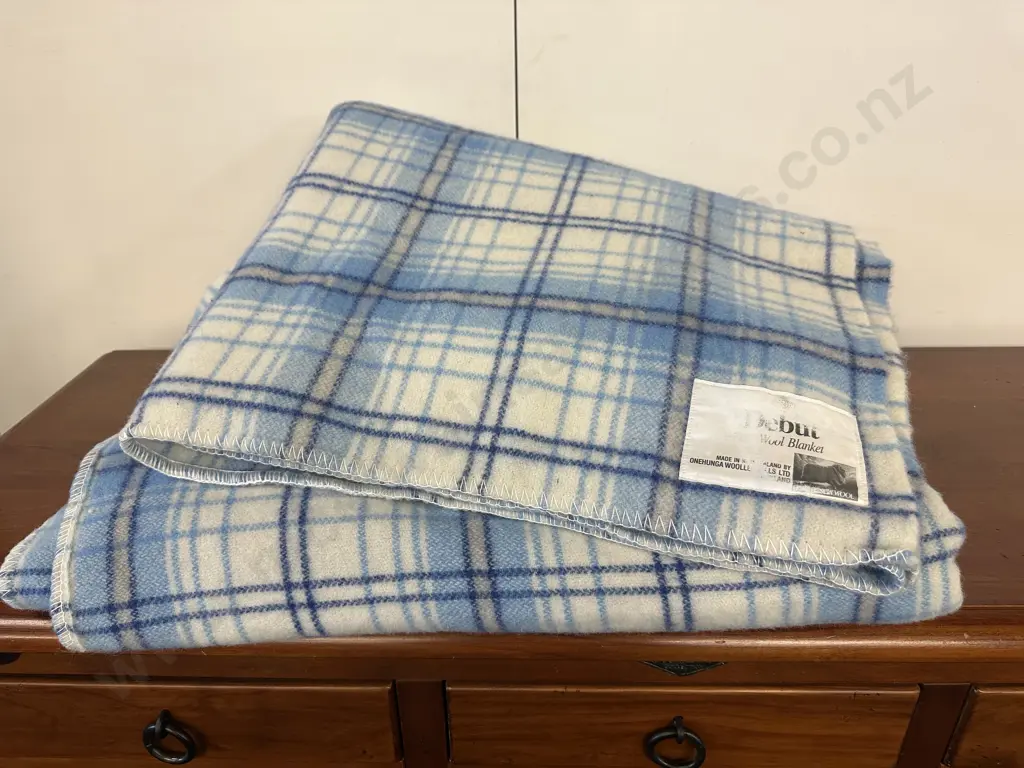 Pair of Onehunga Debut Double Woollen Blankets, Blue & White Image 1++