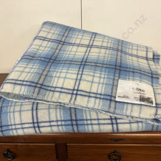 Pair of Onehunga Debut Double Woollen Blankets, Blue & White