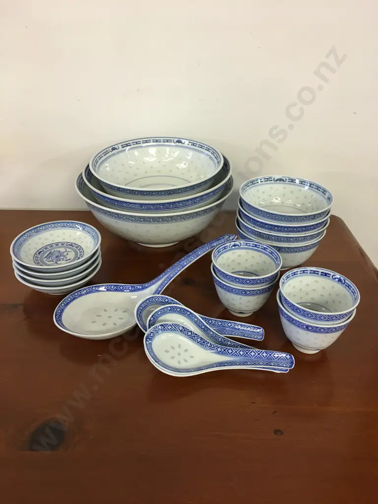 Blue & White Chinese Serving Bowls, Dishes & Spoons Image 1++
