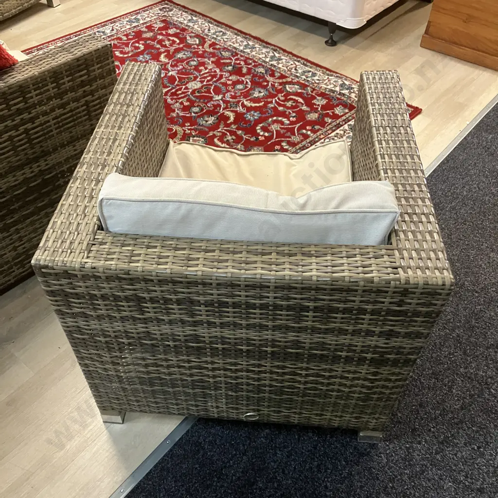 Amalfi Wicker 3 Piece Outdoor Setting (As Found Condition) Image 1++