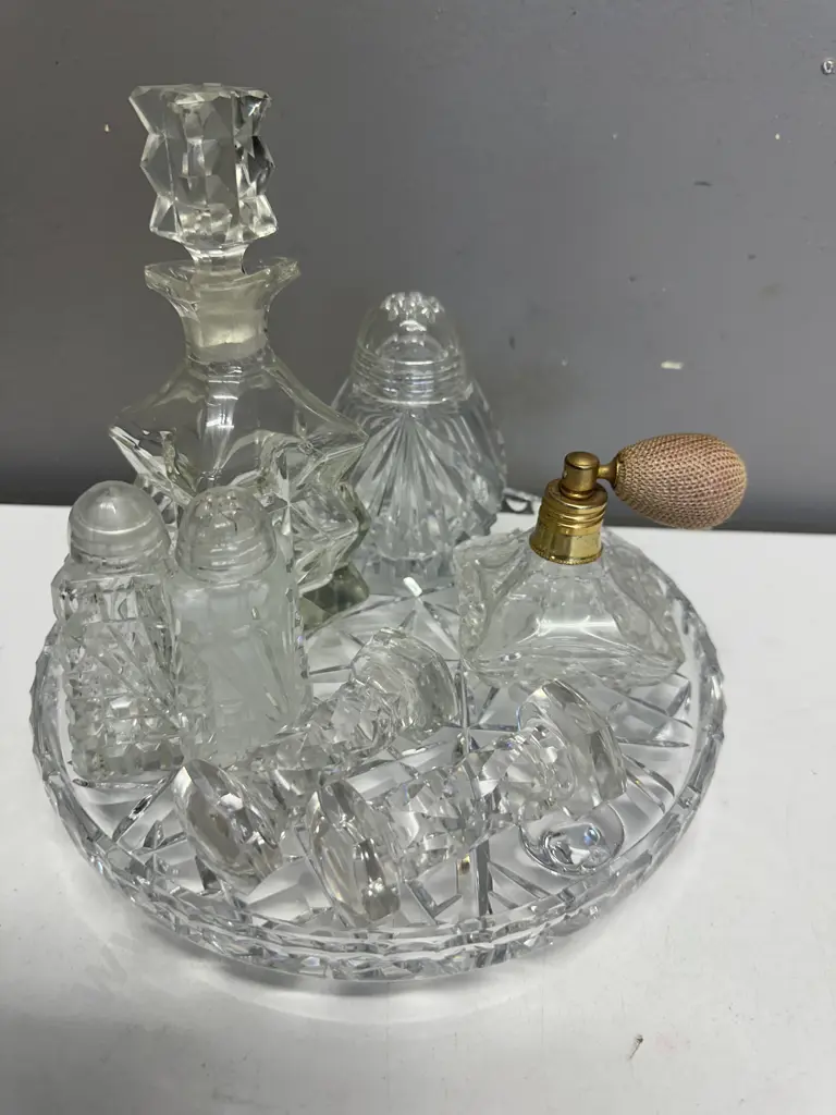 Selection of Vintage Crystal & Glass items Including Perfume Bottle Image 1++