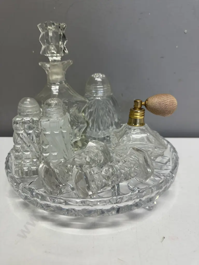 Selection of Vintage Crystal & Glass items Including Perfume Bottle Image 1++