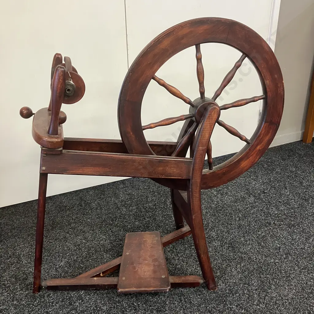 Ashford Traditional Spinning Wheel Image 1++