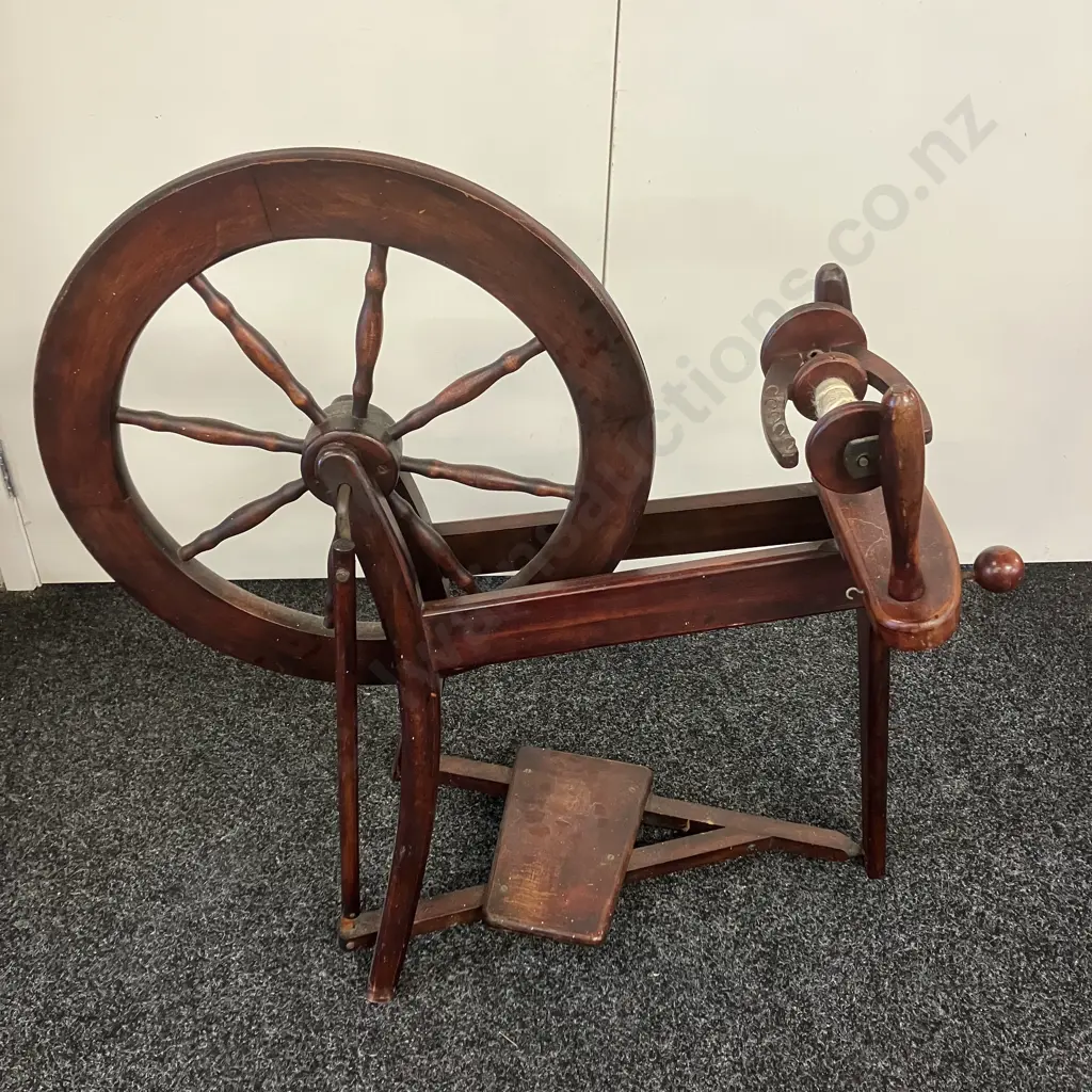 Ashford Traditional Spinning Wheel Image 1++