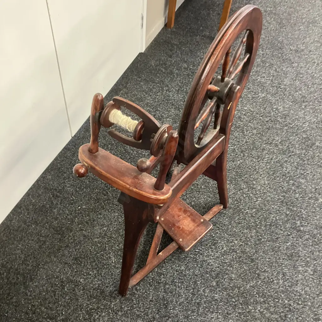 Ashford Traditional Spinning Wheel Image 1++