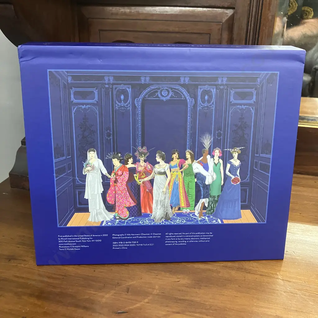 Chaumet Tiaras of Dreams, Dreaming of Tiaras Book - Hardcover Pop-Up Image 1++