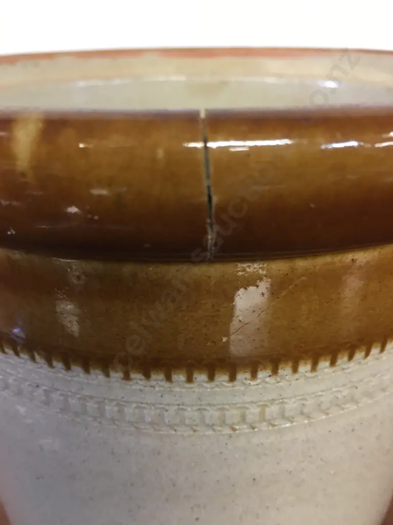 Lidded Two-Tone Stoneware Jar. 16 x 19cm Image 1++