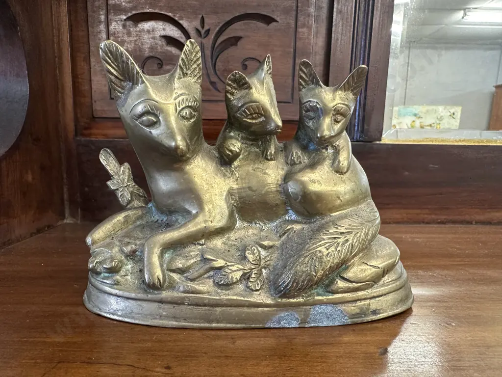 Vintage Brass Red Fox Mother With Cubs Figurine / Door Stop. 11 x 16cm Image 1++