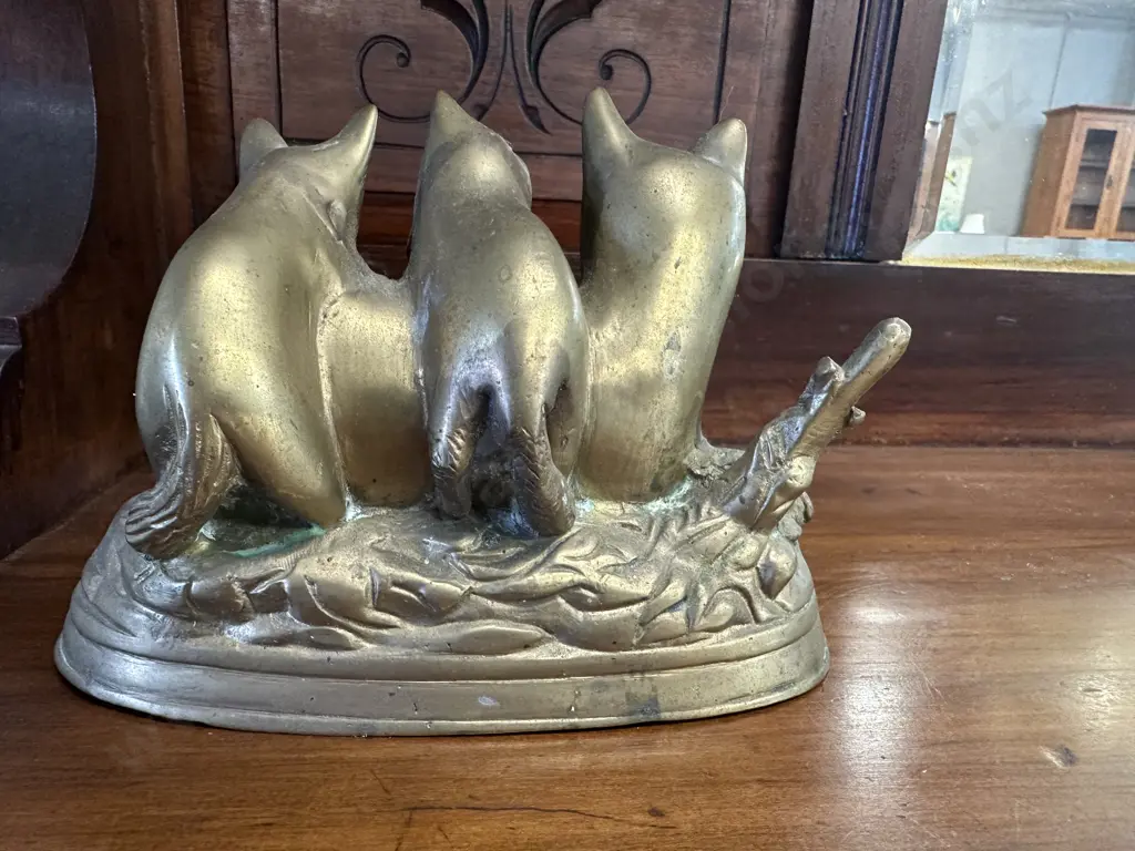 Vintage Brass Red Fox Mother With Cubs Figurine / Door Stop. 11 x 16cm Image 1++