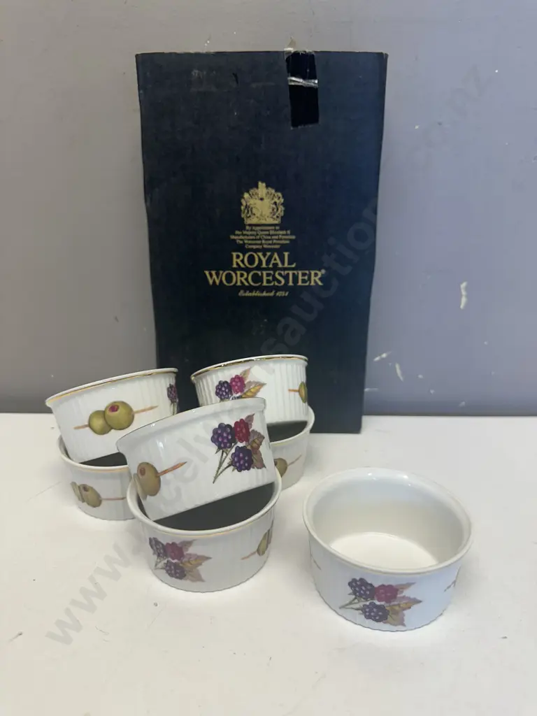 Royal Worcester 'Evesham' Gold Ramekins x 7 Image 1++