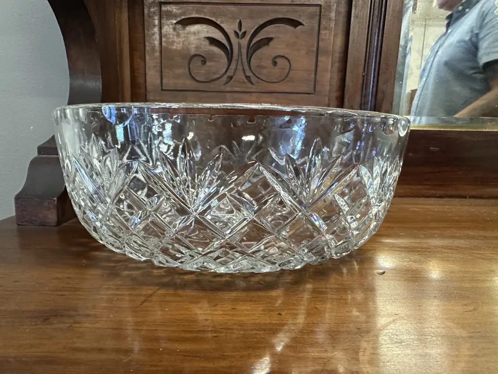 Genuine Hand Cut Zawiercie Polish Lead Crystal Bowl H8.5,Dia22cm. Image 1++