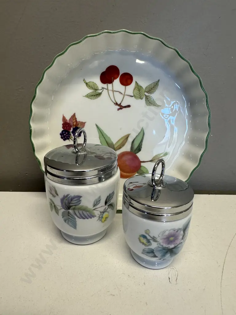 Royal Worcester 19cm Pie Dish & Two Royal Worcester Coddlers Image 1++