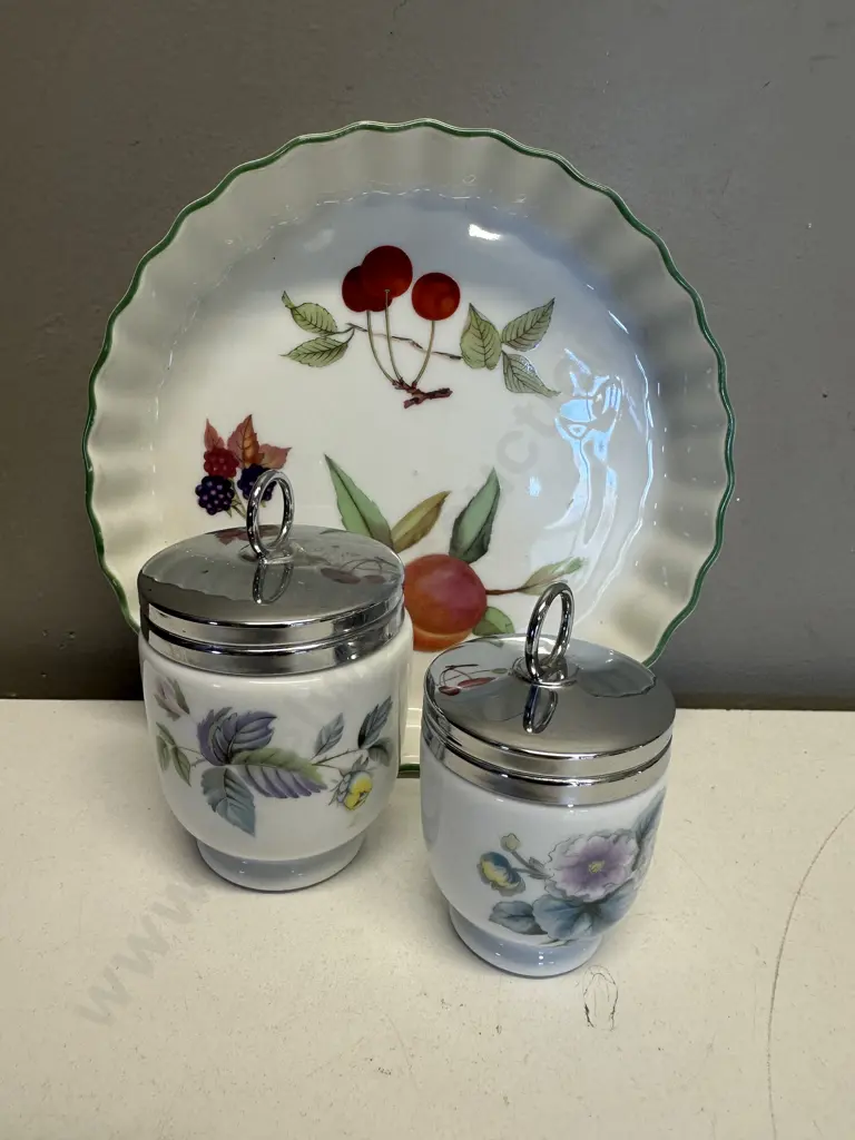 Royal Worcester 19cm Pie Dish & Two Royal Worcester Coddlers Image 1++