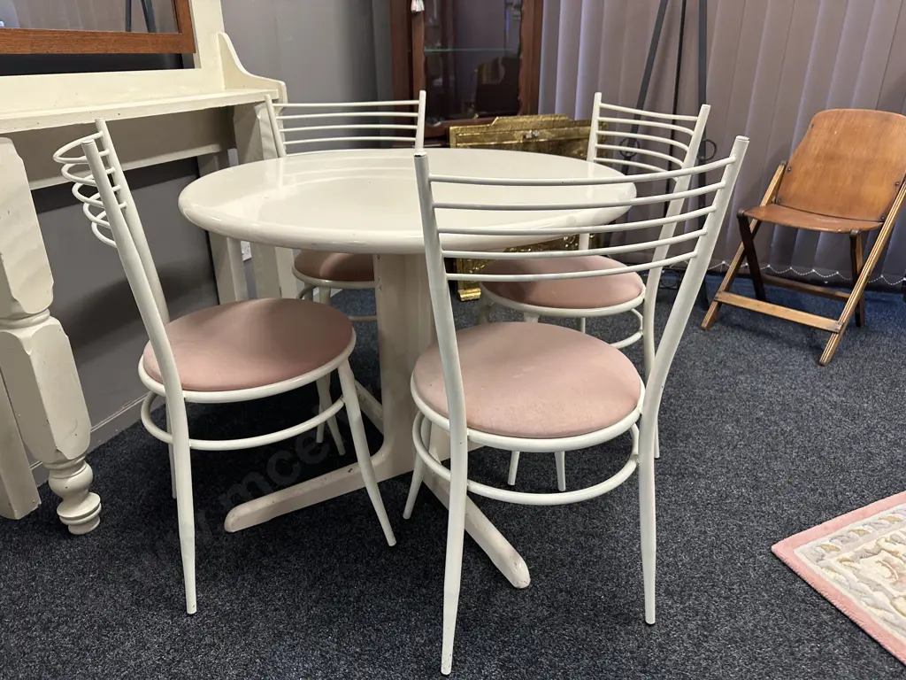 White Lacquered Round Table 72 x 90cm With 4 White Metal Round Upholstered Chairs Image 1++